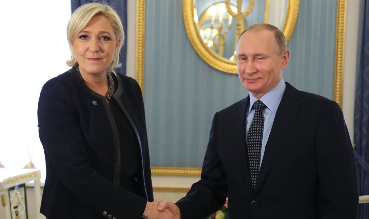 Eelmise presidendikampaania ajal kohtus Le Pen Moskvas Venemaa presidendi Vladimir Putiniga. 