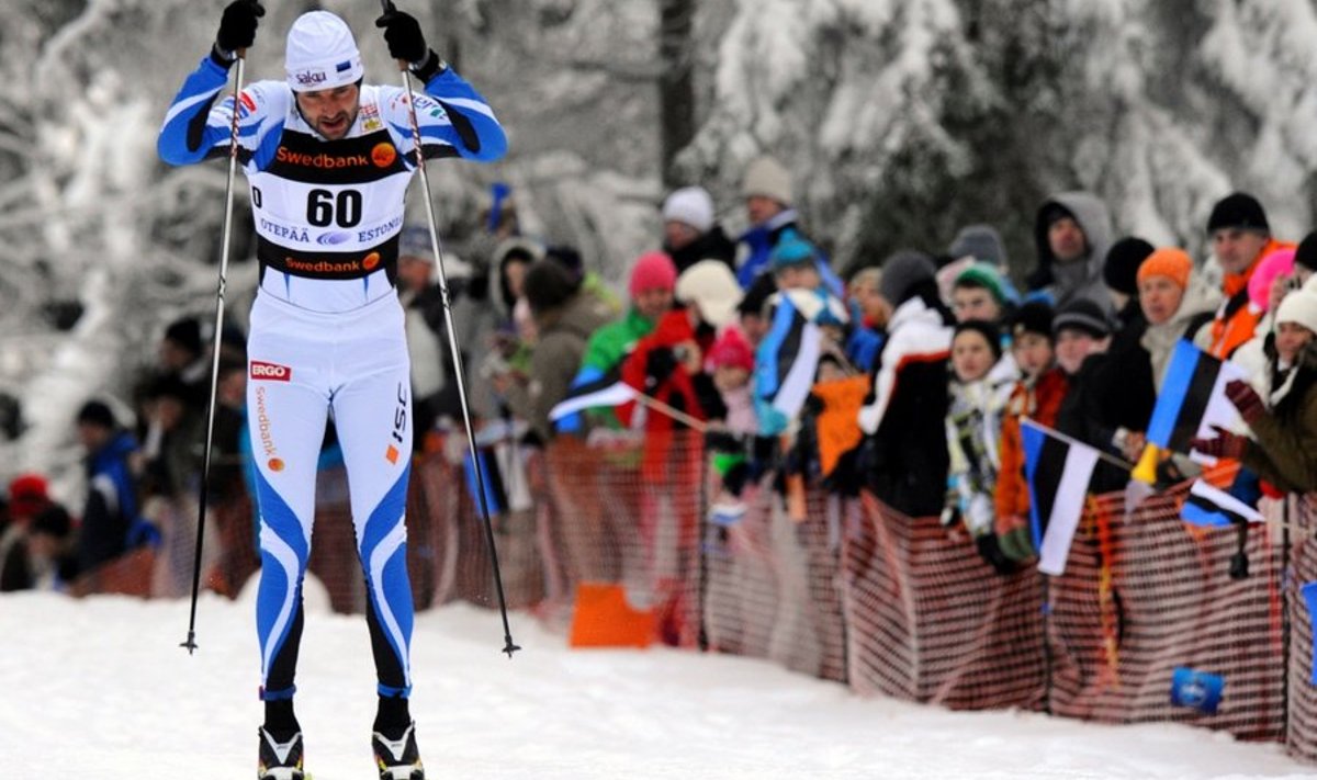 Andrus Veerpalu of Estonia skis to second place  in the Men's World Cup cross-country classic 15 km individual start event in Otepaeae on January 16, 2010. AFP PHOTO / RAIGO PAJULA      -ESTONIA OUT-