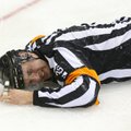 ВИДЕО: Канадский хоккеист провел силовой прием против арбитра