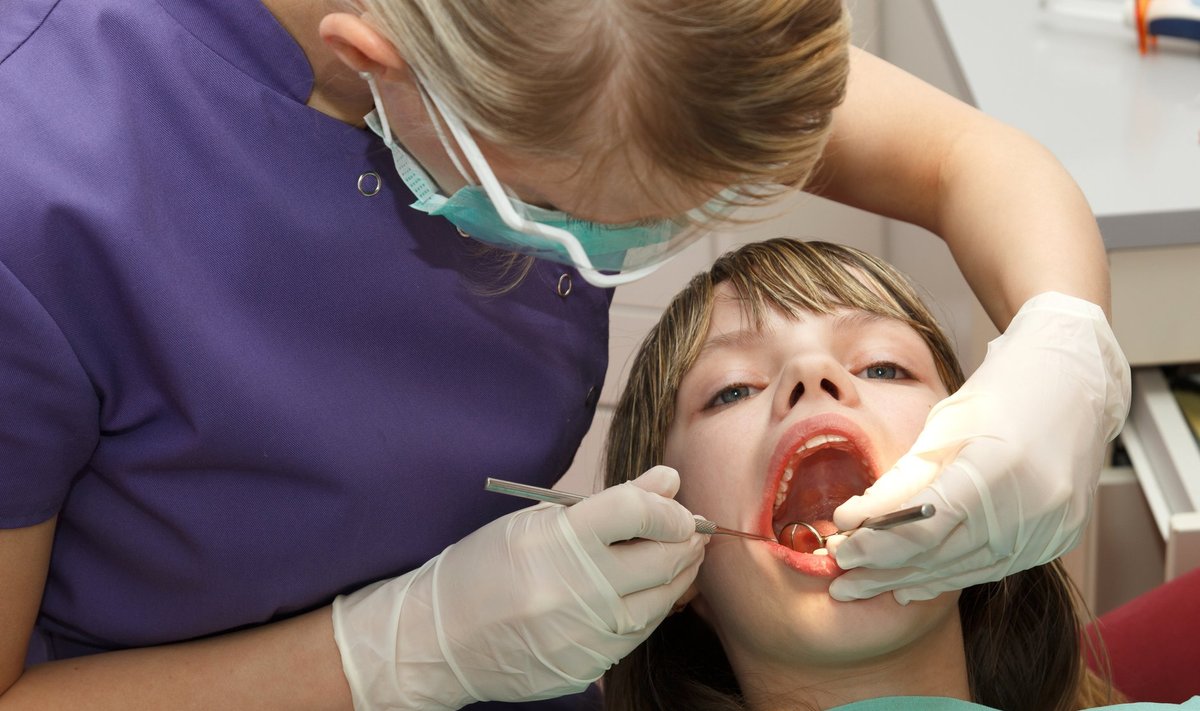 Kord aastas tuleb kooliealise lapse suu üle vaadata, soovitavad hambaarstid.
