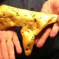 Amatöörist kullaotsija leidis Austraalias viiekilose kullakamaka