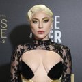 FOTOD | Täielik meestemagnet! Lady Gaga sügav dekoltee kogus punasel vaibal pilke