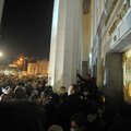 Tuhatkond Parema Sektori toetajat kogunes Ukraina parlamendi juurde siseministri tagasiastumist nõudma