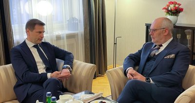 Kaitseminister Hanno Pevkur ja president Alar Karis