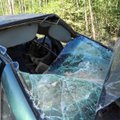 FOTOD | Soomaa rahvuspargis rullus auto üle katuse, juht sai raskelt viga