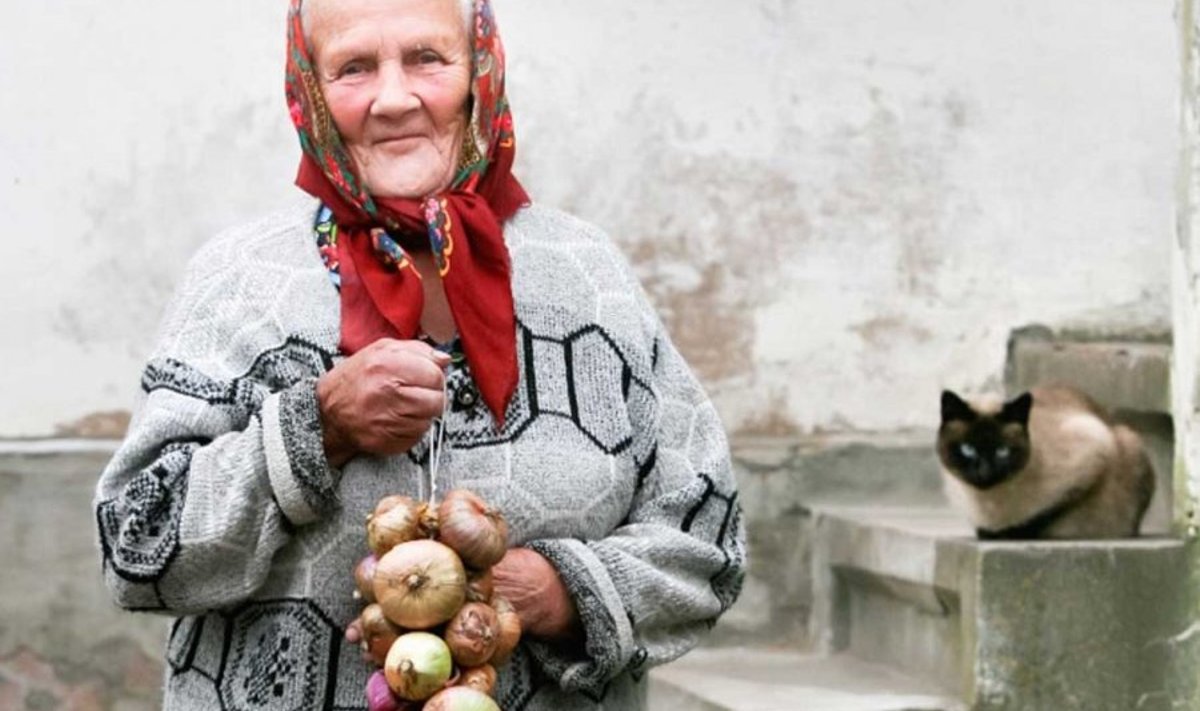 Peipsiääre valla vaikelu: vanaema Tatjana kassi ja müümata sibulatega