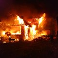 FOTOD | Jõgevamaal Kaera külas hukkus põlengus 61-aastane mees, hoone hävis täielikult