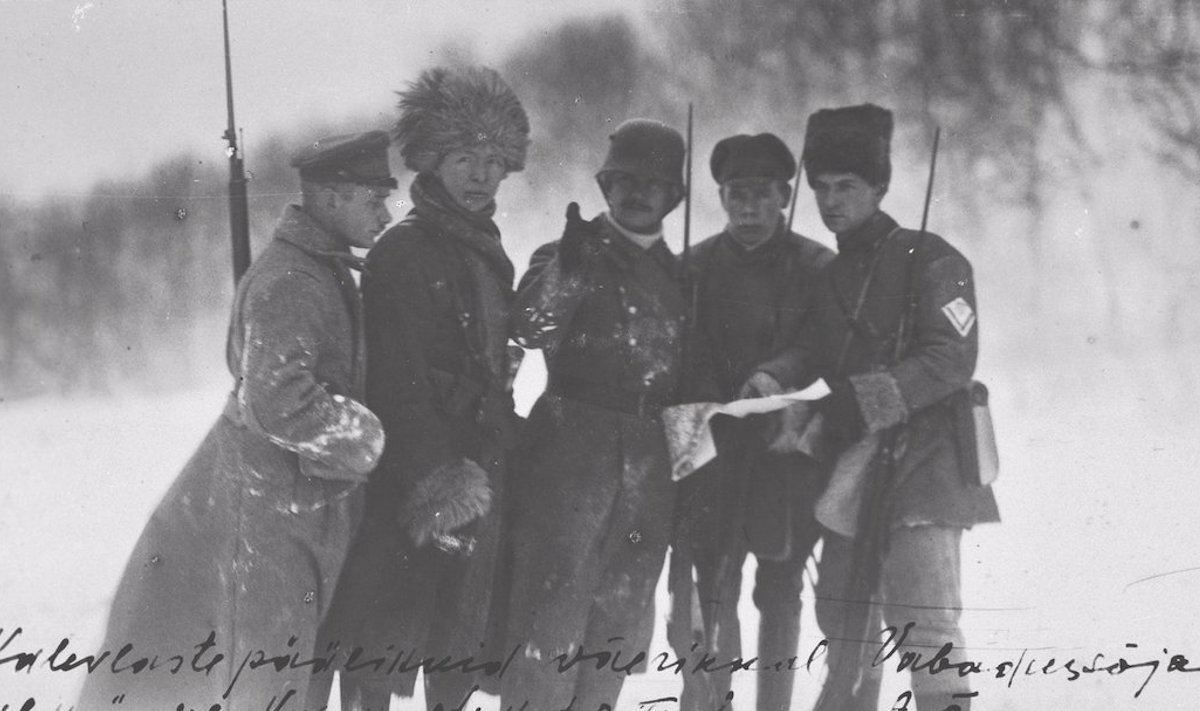 Kalevlaste Maleva juhid õppustel Lasnamäel detsembris 1918. Vasakult äärmisesest mehest saab 1944. a. Eesti Vabariigi valitsusjuht Otti Tief