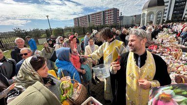 ФОТО | В православном храме в Ласнамяэ освящают куличи