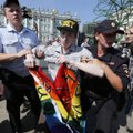 ФОТО и ВИДЕО: Пикет гей-активиста в День ВДВ в Петербурге продлился 10 секунд