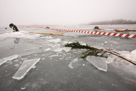 Võrus vajus auto läbi Tamula järve jää