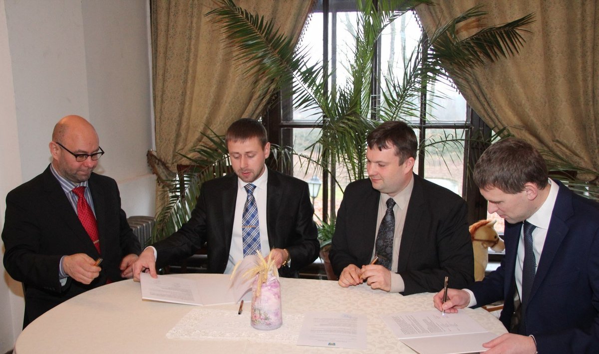 Otepää ja Sangaste valla juhid allkirjastavad ühinemislepingut.