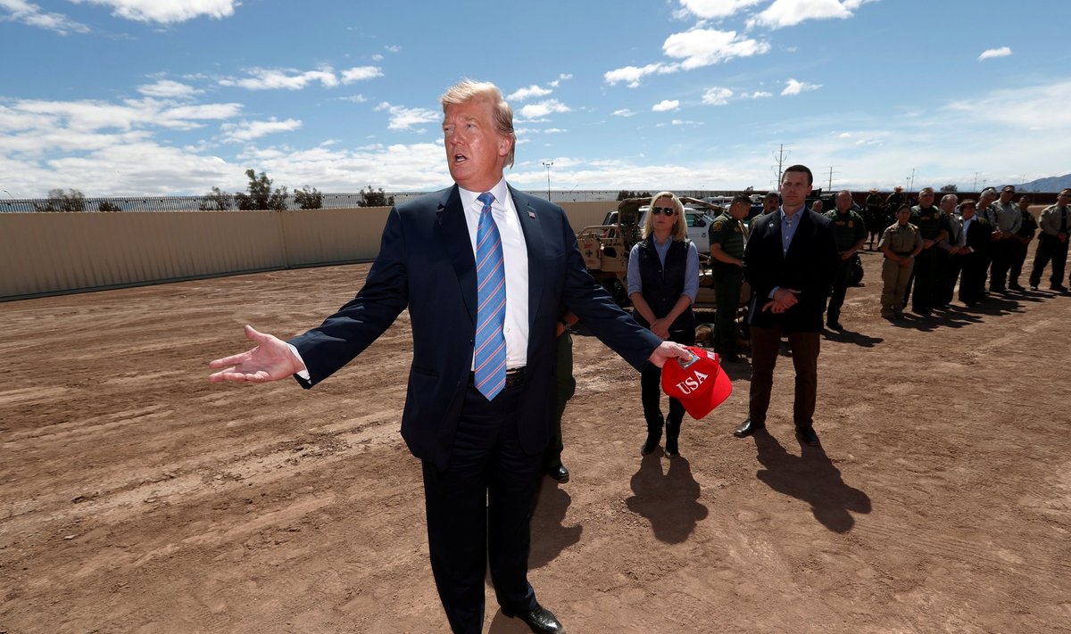 USA president Donald Trump aprilli alguses Californias Calexicos USA-Mehhiko piiri ääres
