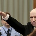 VIDEO ja FOTOD: Norra mõrtsukas Breivik saabus natsitervitusega kohtusse, et kaevata oma inimõiguste rikkumise üle