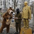 ВИДЕО: В Киеве заблокировали посольство России и открыли "памятник" Путину