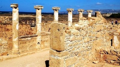 От храма Афродиты в Неа-Пафосе уцелели только колонны