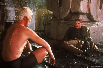KULTUSDÜSTOOPIA: Blade runner Rick Deckard (Harrison Ford) ja tema jälitatav Roy Batty (Rutger Hauer).