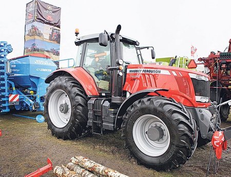 AS Konekesko esitles Massey Fergusoni 7600 seeria traktorit,  mis valiti mainekal Machine of the Year võistlusel aasta traktoriks. Sama seeria traktor on pälvinud tunnustust ka disaini eest.