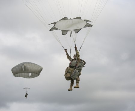  Ligi 100 USA õhudessantväelast sooritas Nurmsis langevarjuhüppe