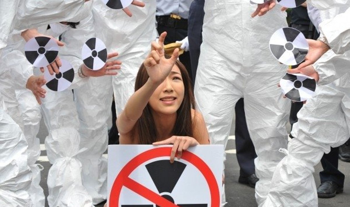 Taiwani lauljanna Lee Mi Taipeis tuumaenergia vastu meelt avaldamas. Foto Patrick Lin, AFP