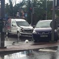 ФОТО DELFI: Проехавший на красный свет водитель устроил аварию в центре Таллинна