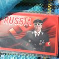 ФОТО: На Майдане продают сувениры с изображением Путина в форме СС