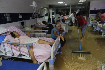 3. novembril üleujutatud haigla Cumanás, kus on puudu nii ravimitest kui vooditest