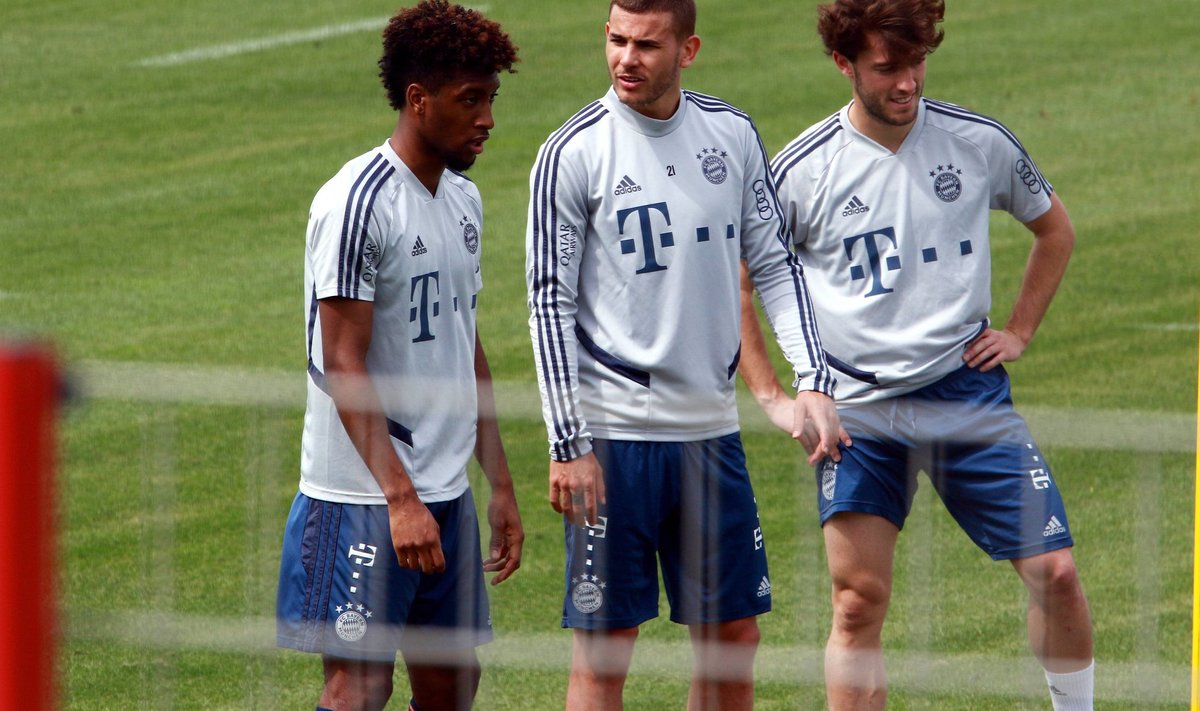 v.l.: Kingsley Coman, Lucas Hernandez, Alvaro Odriozola / Fussball / FC Bayern München / 28.04.2020 / Training / *** v