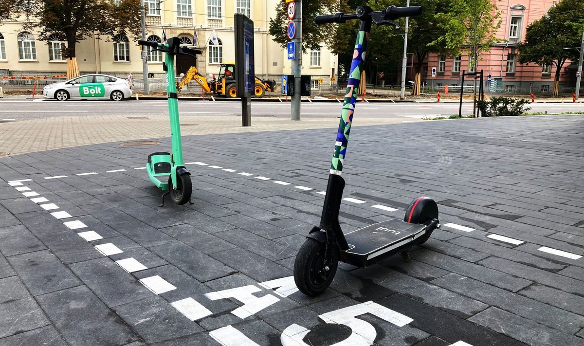 Парковка для самокатов на углу улицы Татари и бульвара Эстония
