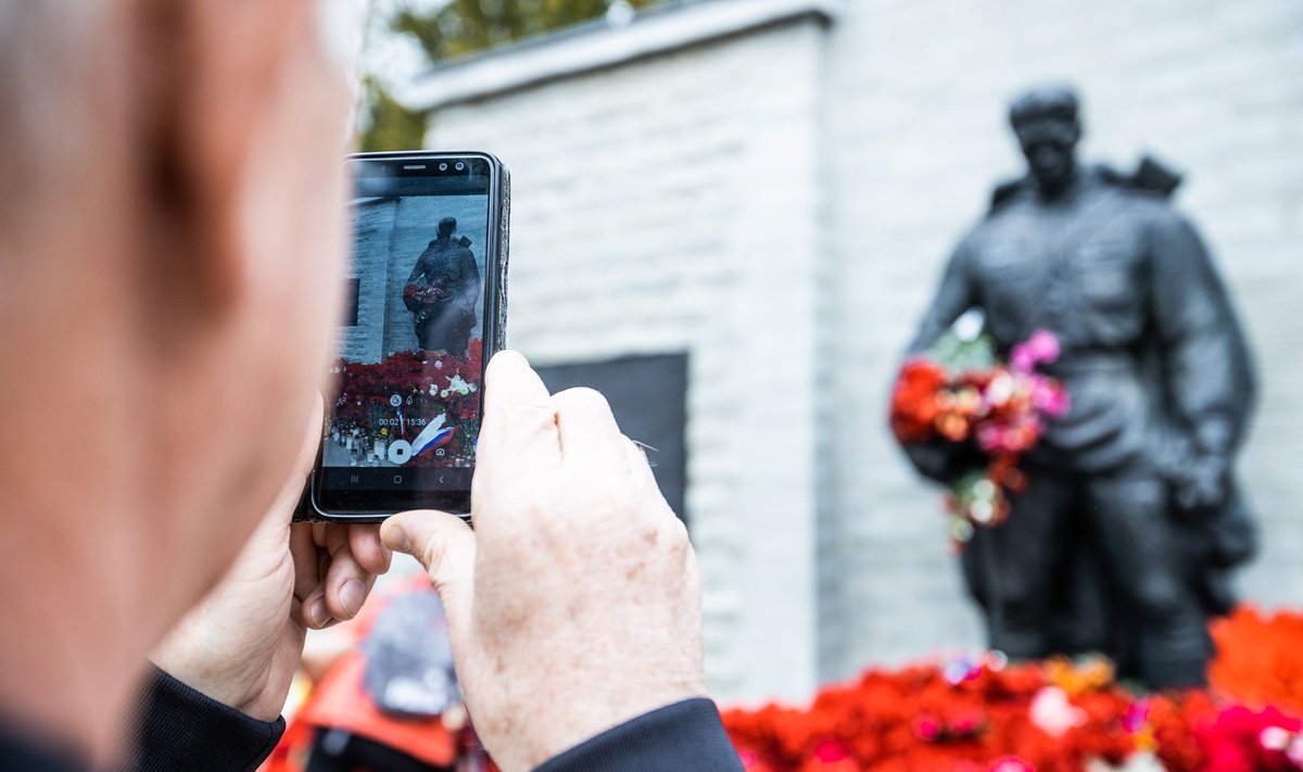 PRONKSSÕDUR: Vassiljevi sõnul on Tallinna vabastaja monumenti ümbritseva punase pargi eesmärk õigustada imperialismi.