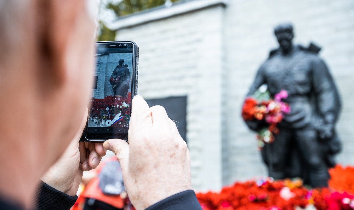 PRONKSSÕDUR: Vassiljevi sõnul on Tallinna vabastaja monumenti ümbritseva punase pargi eesmärk õigustada imperialismi. 