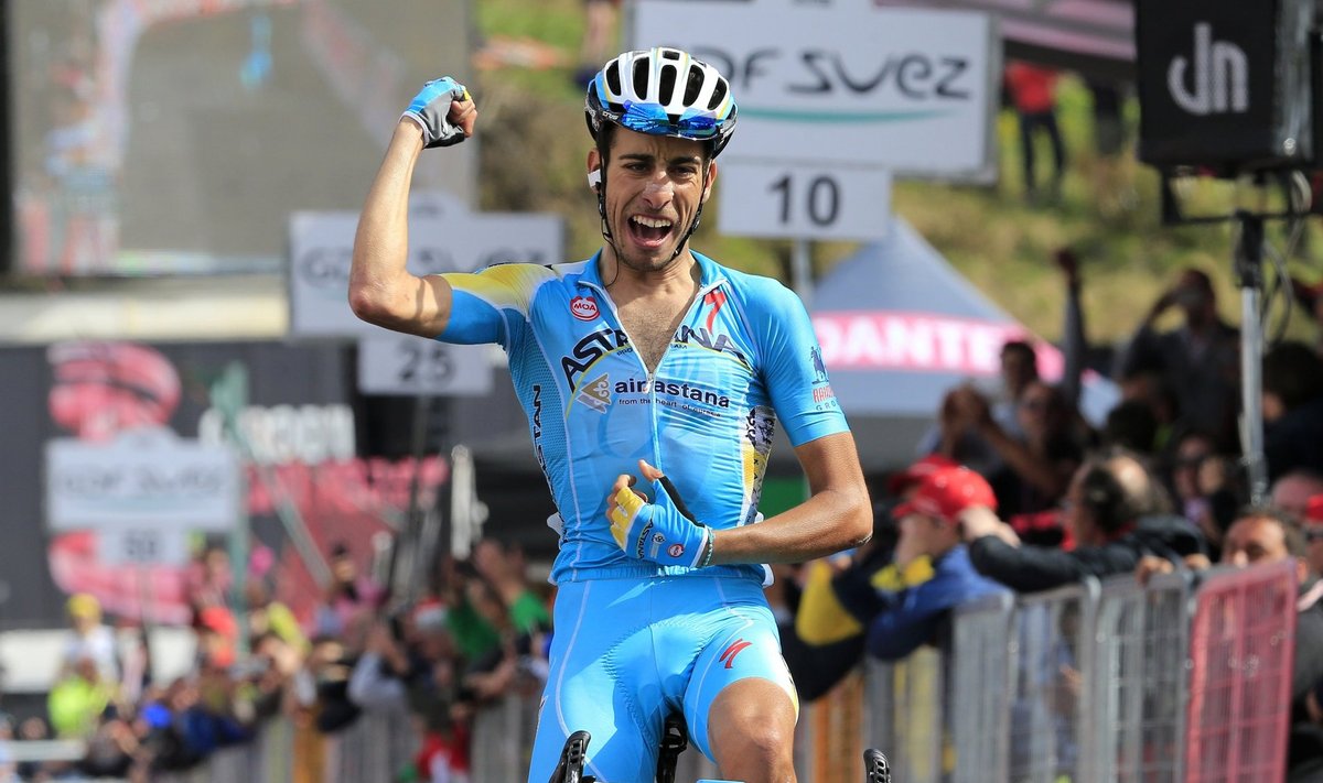 Astana rattur Fabio Aru võidab etapi Giro d´Italial