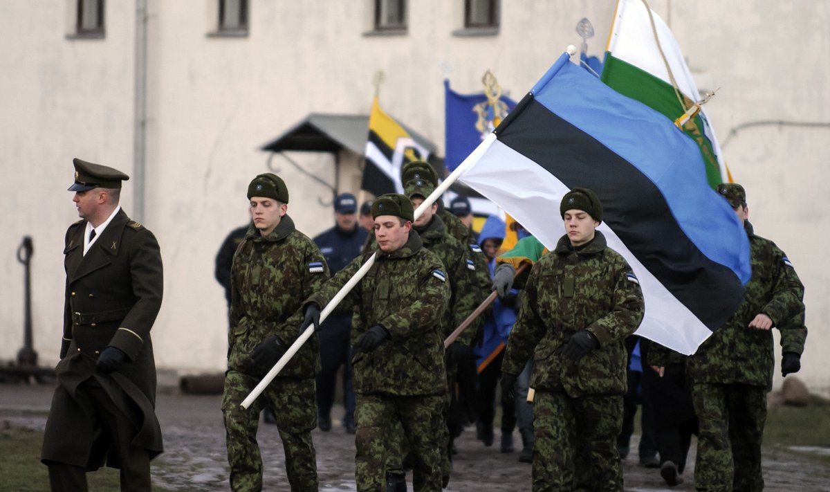 Lipu heiskamine Narvas