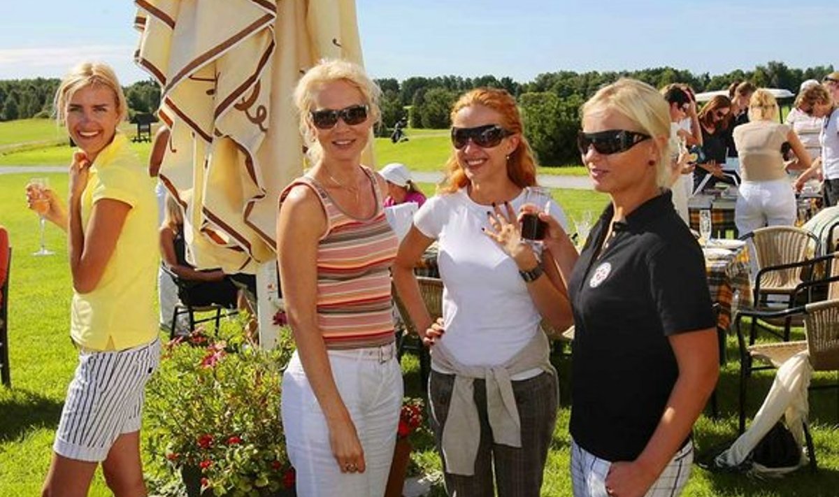 Edukate 
golfarite prillimoodi näitavad Riina Vändre, Piret Susi ja Karoli Hindriks. Mariliis Tamsalu (vasakul) kasutab teisi kavalaid-kihisevaid võtteid.