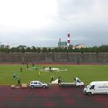 FOTOD ja KIIRVAATES VIDEO | Esimesed ettevalmistused tantsupeoks algasid Kalevi staadionil vihma ja tuulega