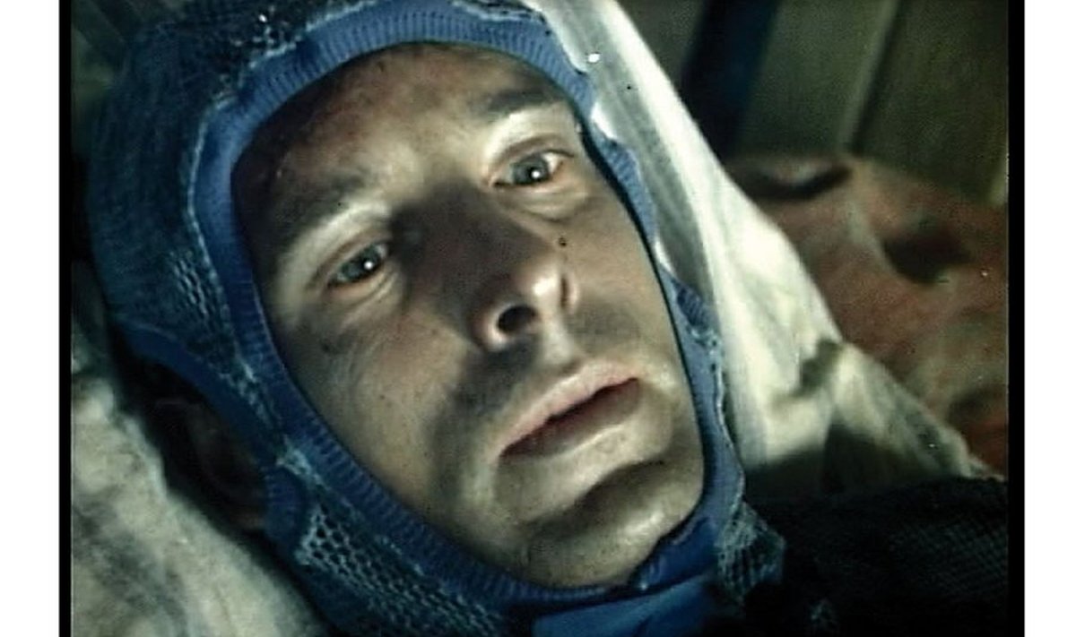 Lembit Ulfsak mängib Raul Tammeti lühifilmis “Pulmapilt” vaikivat peaosalist.
