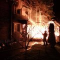ФОТО | В Рапла загорелось подсобное строение гостевого дома. Огонь перекинулся и на главное здание