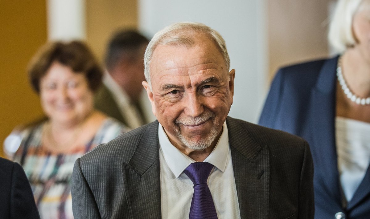 Eesti kultuuri identiteeti ei kujundata ainult uute teoste lisandumisega, vaid ka nende mõtestamisega, neile tähenduse andmisega, nende „istutamisega“ varasemasse kultuuritraditsiooni, ütleb Rein Veidemann.