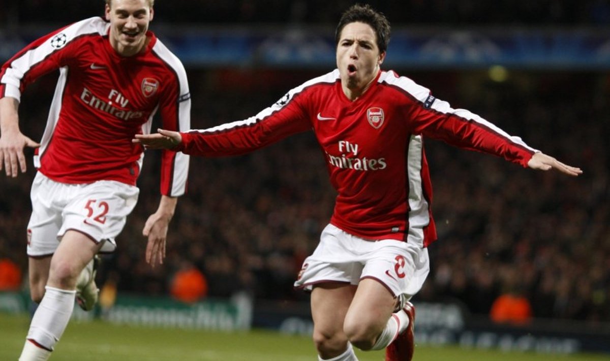 Arsenal's Samir Nasri (R) celebrates his goal against Porto with teammate Nicklas Bendtner during their Champions League last 16, second leg soccer match at Emirates stadium in London March 9, 2010.   REUTERS/Jose Manuel Ribeiro      (BRITAIN - Tags: SPORT SOCCER)