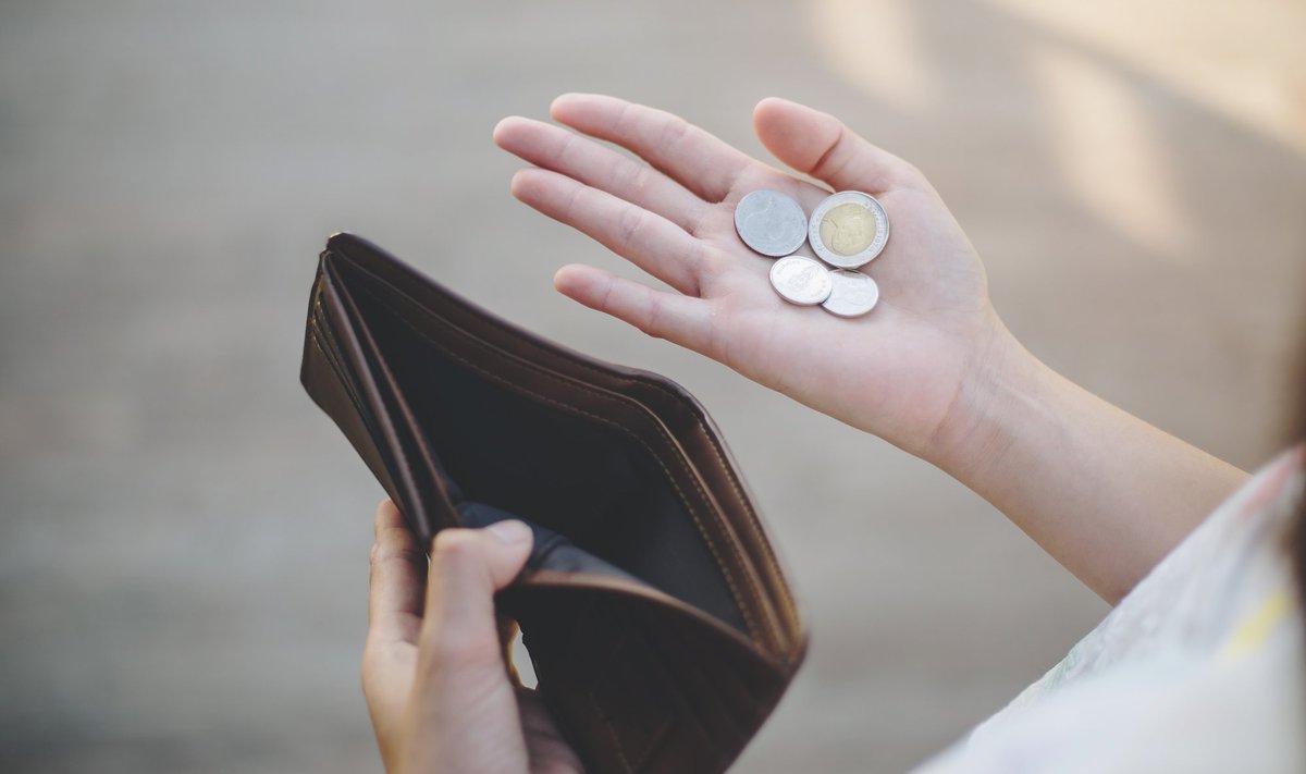 Eesti naised laenavad suurema tõenäosusega raha igapäevaste kulutuste katmiseks.
