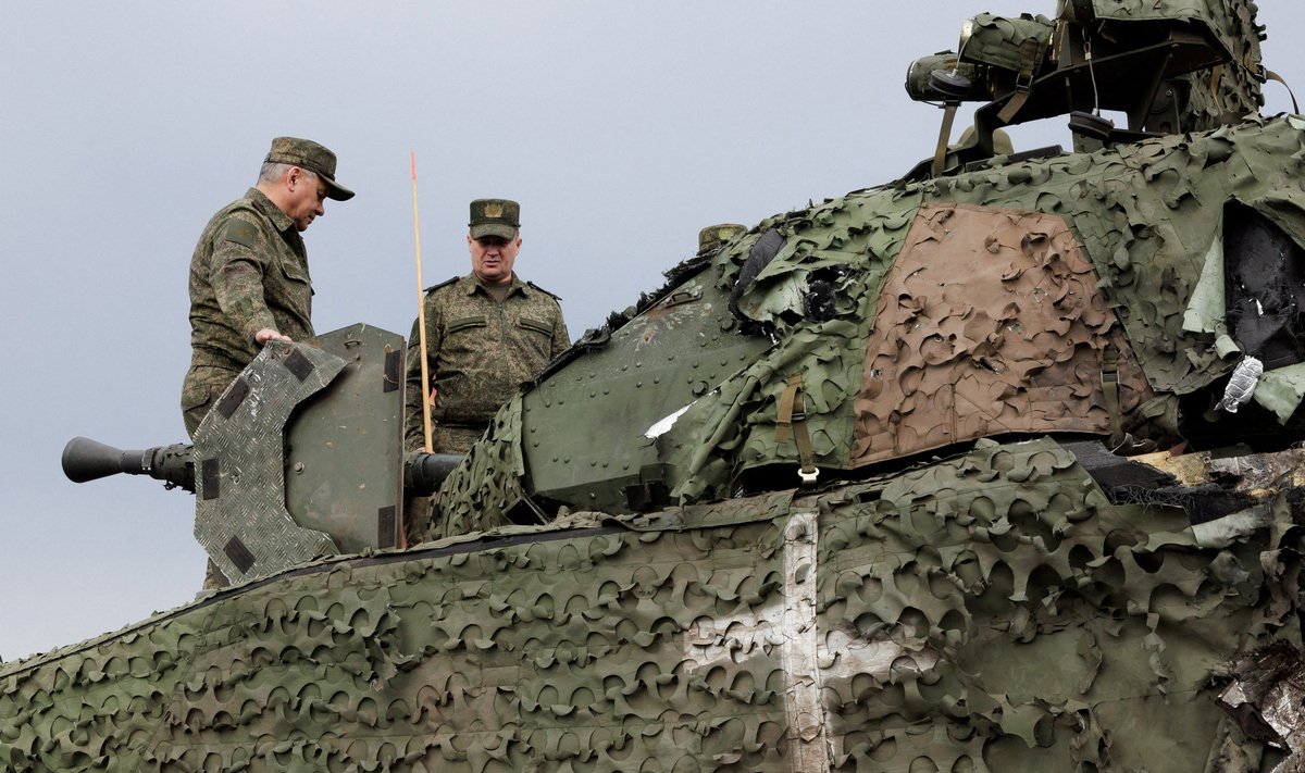 Šoigu ja Mordvitšev uudistamas soomukit CV90