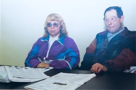 Айри и Юри в 1998 году, когда они попросили город найти их четырем детям новых родителей.