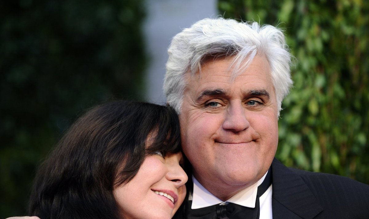 Jay Leno, right, and his wife Mavis arrive at the Vanity Fair Oscar party on Sunday, March 7, 2010, in West Hollywood, Calif. (AP Photo/Peter Kramer) / SCANPIX Code: 436