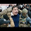 VIDEO | Mihheil Saakašvili vahistati Kiievis, kuid toetajad vabastasid ta korrakaitsjate autost