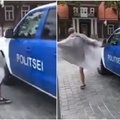 ВИДЕО | В Курессааре пьяный подросток решил пнуть полицейскую машину и поплатился за это