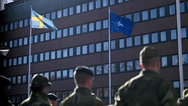 Rootsi seadusandjad soovitavad tõsta kaitsekulutusi ja suurendada ajateenijate arvu
