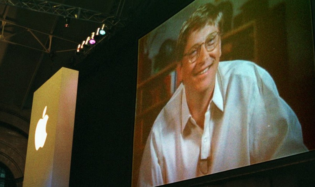 Bill Gates 1997. aasta suure teadaande ajal. All vasakul Steve Jobs.