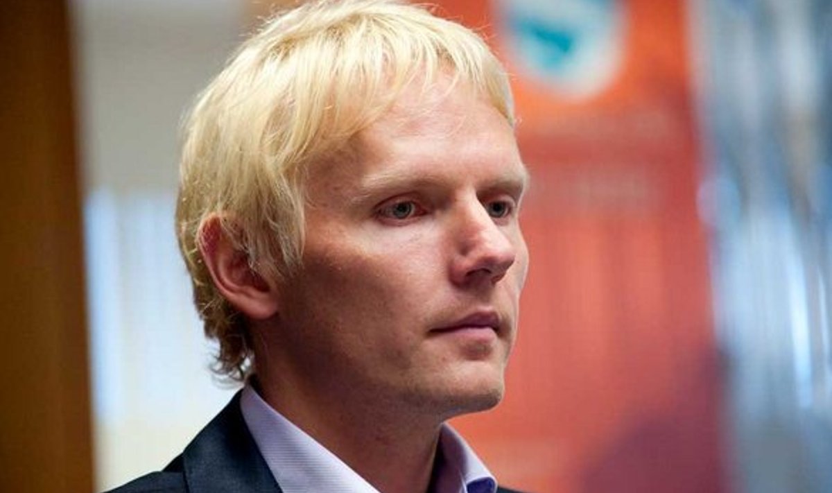 Sõnaaher mees ja tema murelik ülemus Rootsist: Swedbanki Eesti kriisikomandot juhib Eddi Joost.