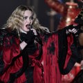 VIDEO: Pariisi sündmustest murtud Madonna tihkus Rootsi kontserdil nutta
