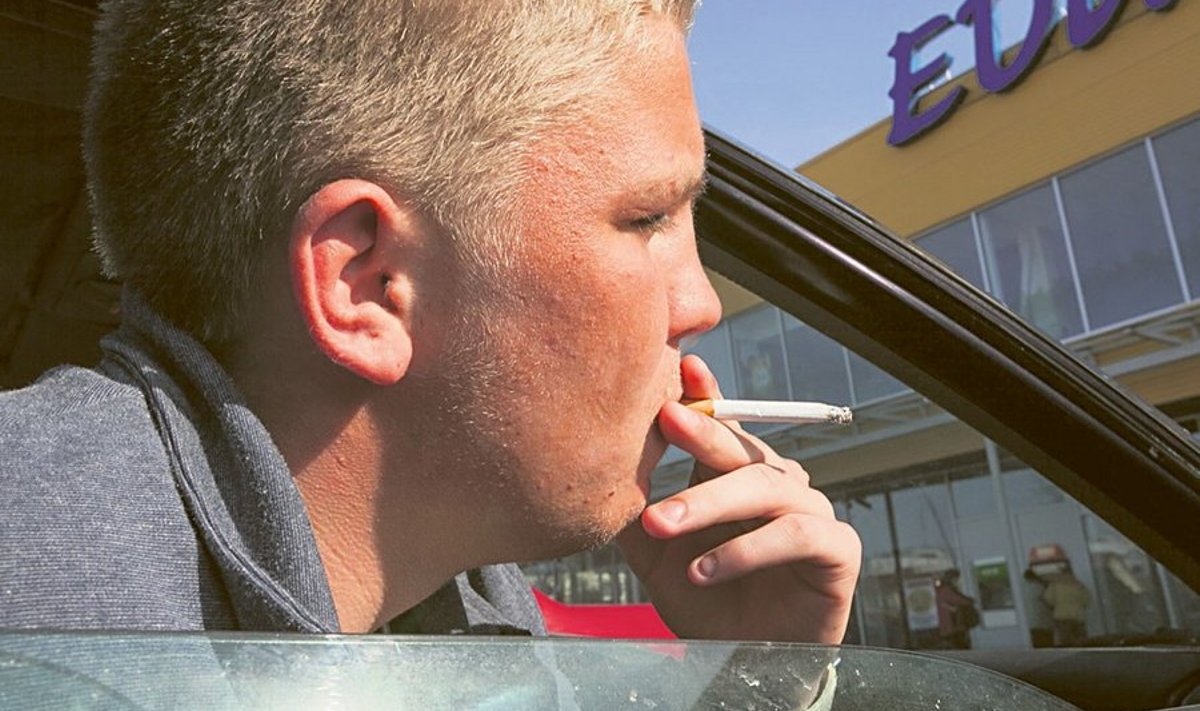 Vastse-Kuuste noormees Sander Õigus arvab, et teda ei häiriks ka koledad pildid pakil, tema suitsetaks ikka edasi.